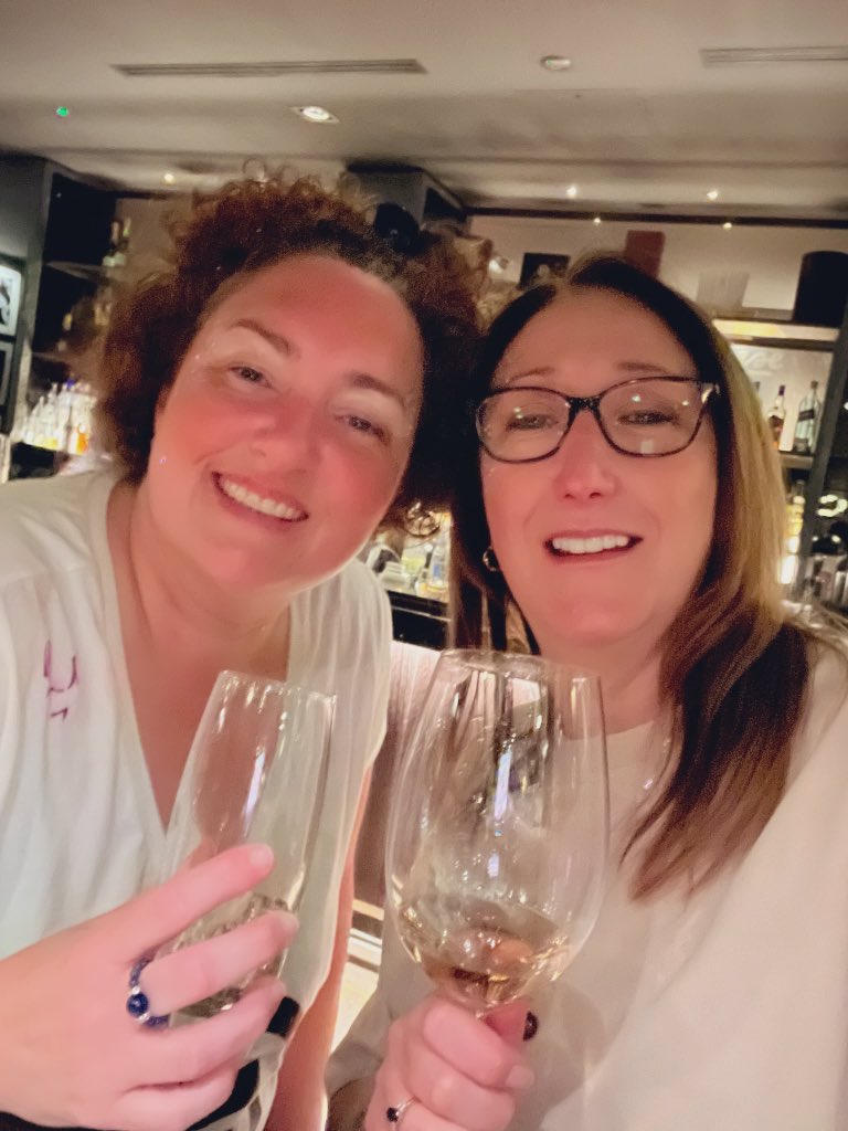 hatfield_marcia's tweet photo. @GaryBarlow Hi Gary x
itโs my BIRTHDAY ๐ฅ๐ฅ๐พ๐ท๐๐
Itโs snowing up North!! & One to remember if I got a lovely
Birthday DM from you too x
๐ฅ
#celebratingwithfriends
@GaryBarlowWines
@kaylazoe https://t.co/DEcLzEEsUj