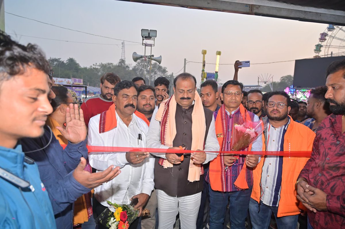 ashwiniksarangi's tweet photo. ବରଗଡ଼ ଧନୁଯାତ୍ରାର ମୀନା ବଜାରରେ ରୋବୋଟିକ୍ ଆନିମଲ୍ ୱର୍ଲ୍ଡ, ଗ୍ୟାଜେଟ୍ସ ଓ ଅନ୍ୟାନ୍ୟ ଷ୍ଟଲ୍ଗୁଡ଼ିକର ଉଦ୍ଘାଟନ କଲି। ଏହା ନିଶ୍ଚୟ ଭାବେ ପର୍ଯ୍ୟଟକମାନଙ୍କୁ ଆକର୍ଷିତ କରିବ।
#meenabazaar #bargarhdhanuyatra #dhanuyatra #dhanuyatra2025 #bargarh #odisha https://t.co/X6ftKAOuuD