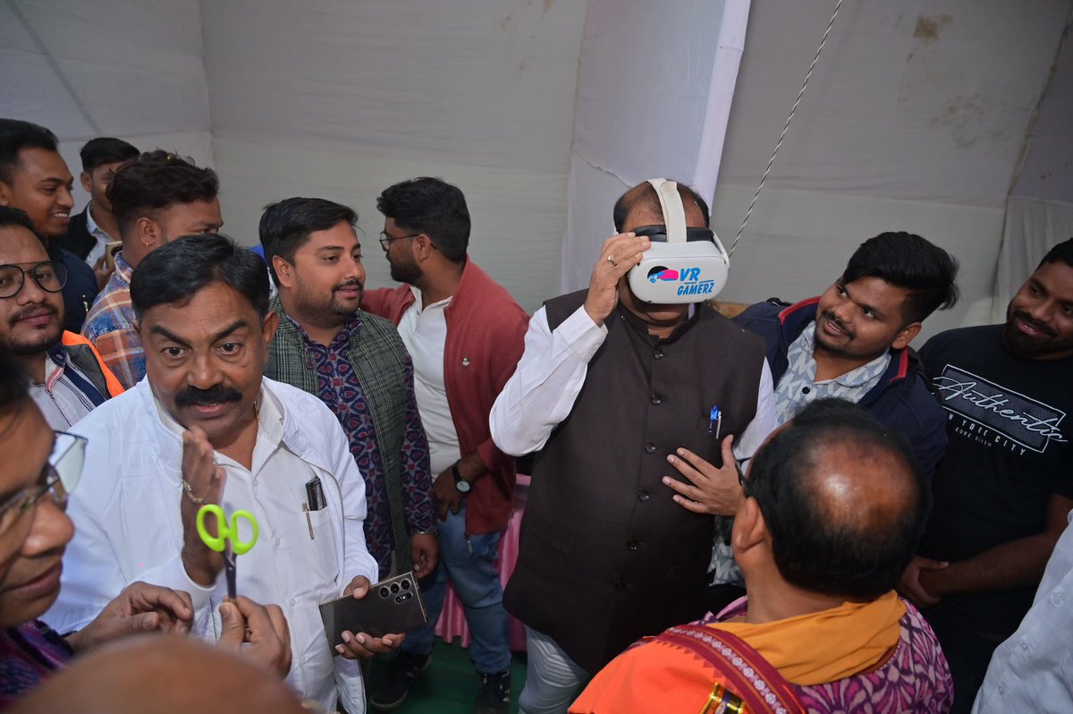 ashwiniksarangi's tweet photo. ବରଗଡ଼ ଧନୁଯାତ୍ରାର ମୀନା ବଜାରରେ ରୋବୋଟିକ୍ ଆନିମଲ୍ ୱର୍ଲ୍ଡ, ଗ୍ୟାଜେଟ୍ସ ଓ ଅନ୍ୟାନ୍ୟ ଷ୍ଟଲ୍ଗୁଡ଼ିକର ଉଦ୍ଘାଟନ କଲି। ଏହା ନିଶ୍ଚୟ ଭାବେ ପର୍ଯ୍ୟଟକମାନଙ୍କୁ ଆକର୍ଷିତ କରିବ।
#meenabazaar #bargarhdhanuyatra #dhanuyatra #dhanuyatra2025 #bargarh #odisha https://t.co/X6ftKAOuuD