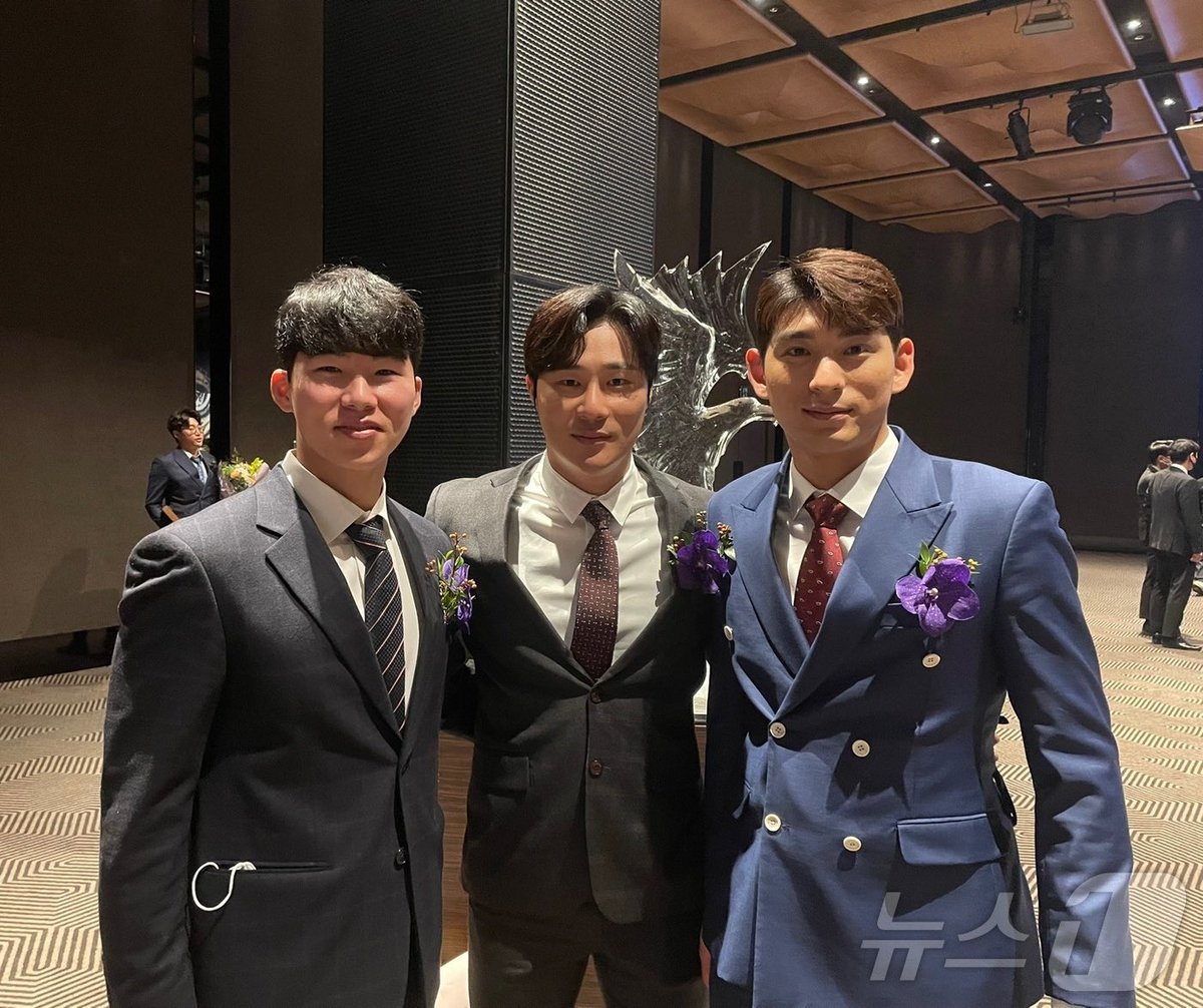 yyippeey's tweet image. 알티하면 돈많이들어오는사진같다
      2200만달러  3900만달러  1억1300만달러