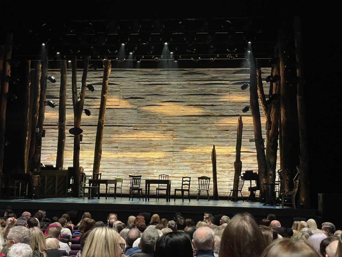 What a show! Come From Away. A musical based on the true story when 7000 air passengers landed in a small town in Newfoundland during the events of 9/11. Uplifting, joyous with just a few tears. If you get the chance, go &amp; see it. 6 of us went
#comefromaway #lowry #salford #wi
