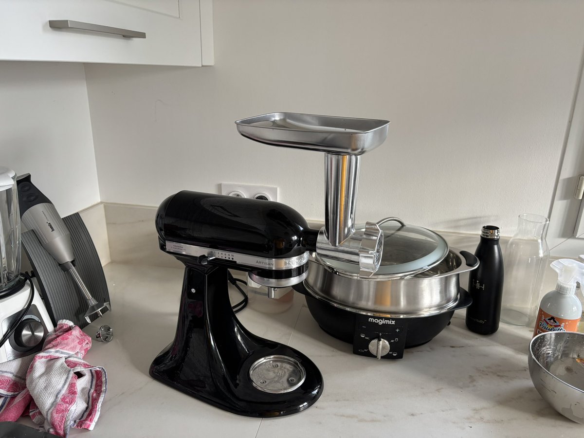 PapaGeek80's tweet photo. New tool… ça sent le hamburger maison https://t.co/WRWNXCexKq