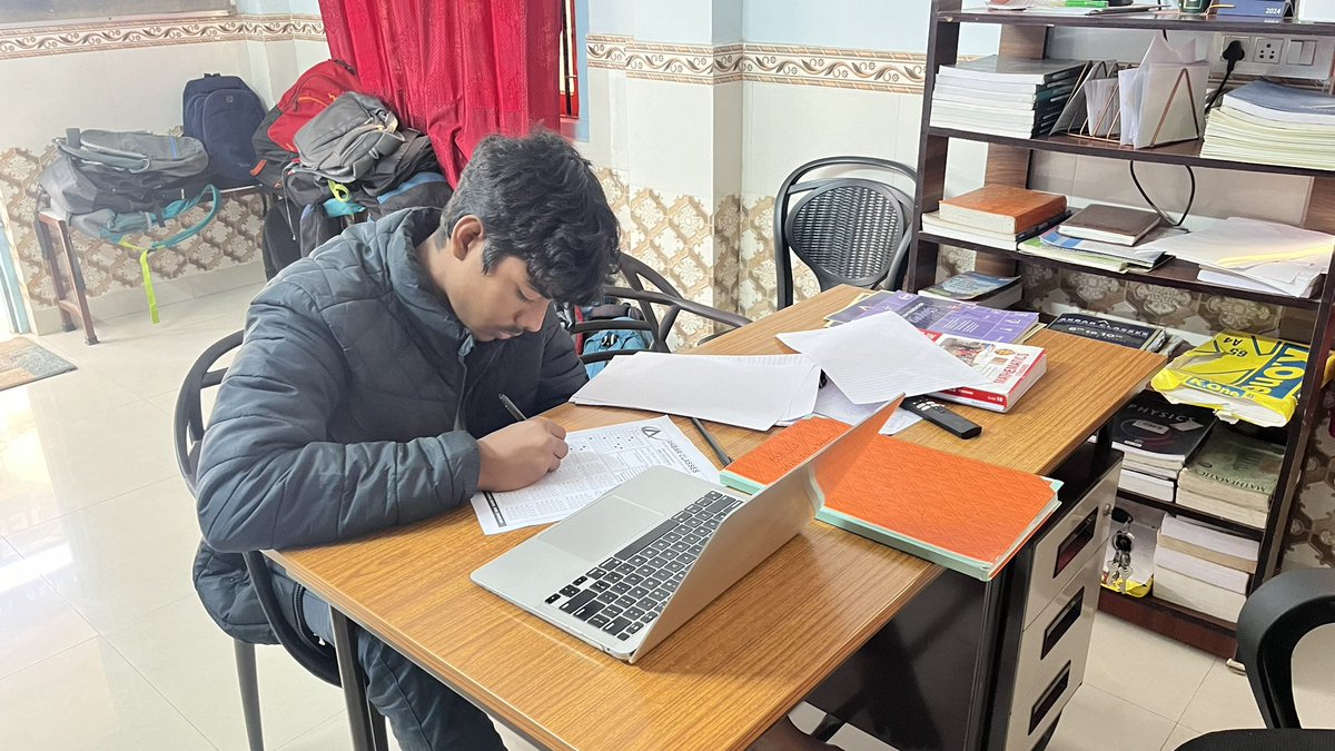 AkbarClasses's tweet image. 🎉 Exams Successfully Conducted at AKBAR CLASSES!

🧪 Class 8 Science: 1st Objective Test designed for AMU Entrance and Olympiad preparation.

📘 Class 10 Science: 1st Major Test aligned with the CBSE Curriculum.

📸 Check out the highlights.

#ThinkLogically #ExamsAtAkbarClasses