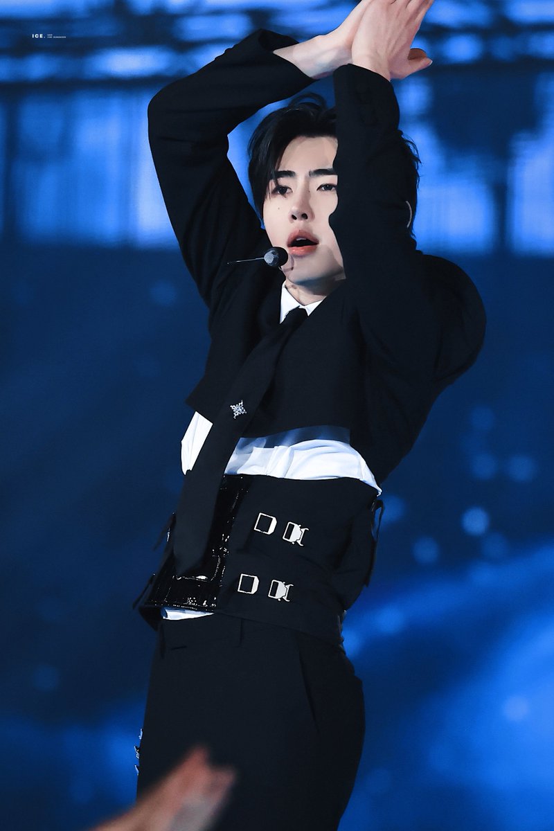 𝑰𝒄𝒆 tweet media