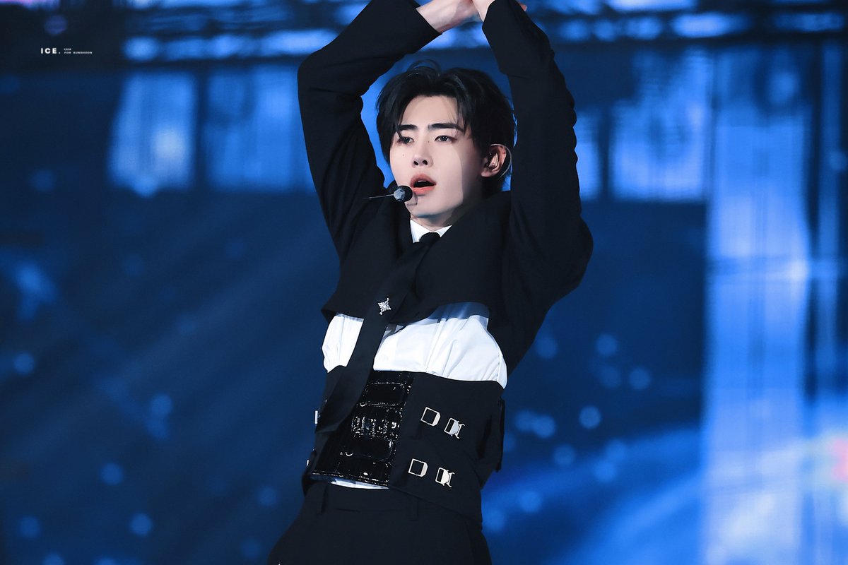 𝑰𝒄𝒆 tweet media