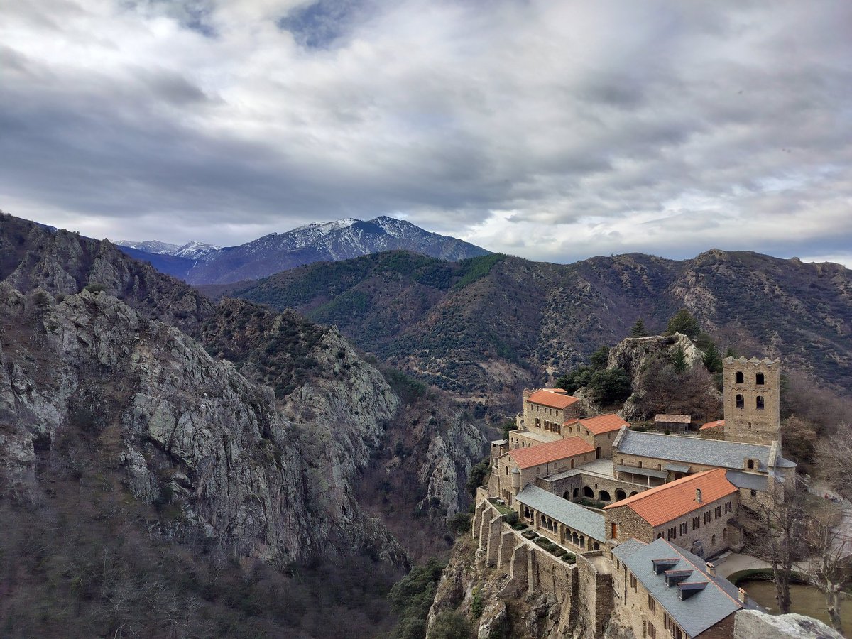 jandsb99's tweet photo. Em van regalar unes aquarel·les i estic tornant a pintar/dibuixar. Avui he decidit intentar recrear la següent foto a aquarel·la, de moment només he fet una mica d'esbós però estic molt orgullós https://t.co/56Y8cSAgct