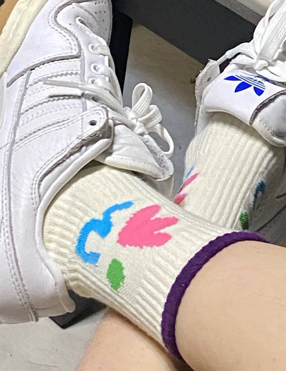 LLYOU7's tweet photo. 操你妈祖宗穿过的袜子都是草莓味的，拿回去给你女朋友泡一杯草莓奶茶喝，喝完让你女朋友嘴里都是祖宗的脚味，香死你个傻逼！  #女s #女性崇拜 #无脑 #提款机 #atm奴 #贡奴 #账单奴 #吸金 #白袜 #射屏 #女大学生 #足交 #颜射 #反差 #鸡巴套子 #骚货 #原味 #cumtribute #口交 #coser #出卖 #曝光 #自曝 https://t.co/HFwTCkdhUE