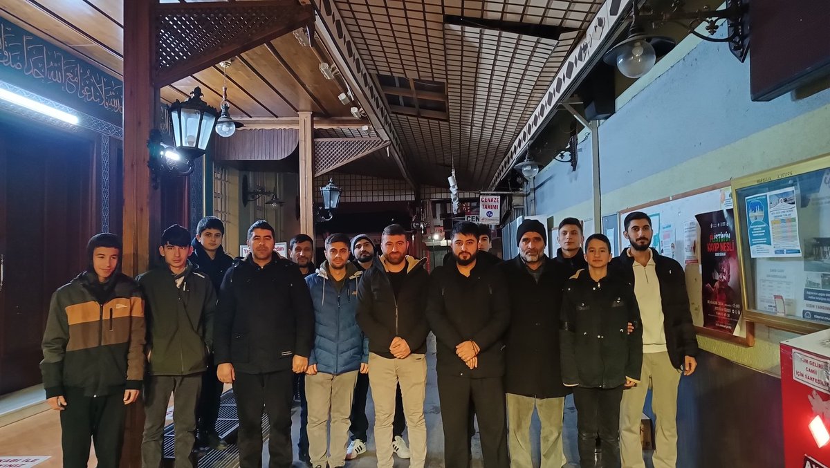 "Sabah namazı şahitlidir."(İsra 78)

Gençlik Kollarımızla sabah namazında Çarşı Cami'sinde buluştuk.

#HürGençlikEskişehir