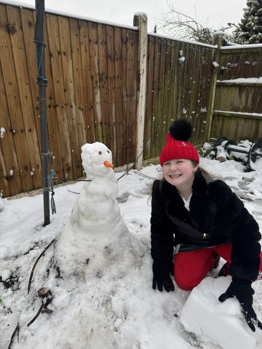 ditchy1977's tweet photo. #liverpoolsnow #snow Ava’s first #SnowMan https://t.co/4x1h2LLshQ