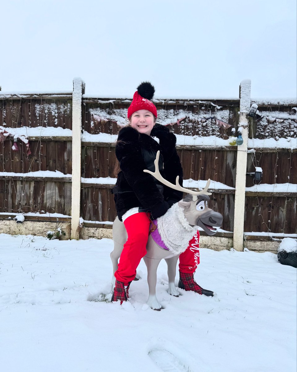 ditchy1977's tweet photo. #liverpoolsnow #snow Ava’s first #SnowMan https://t.co/4x1h2LLshQ
