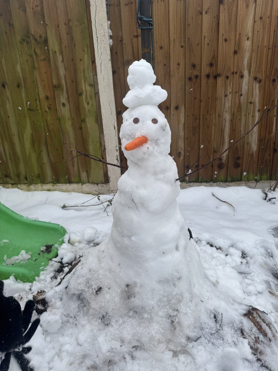 ditchy1977's tweet photo. #liverpoolsnow #snow Ava’s first #SnowMan https://t.co/4x1h2LLshQ