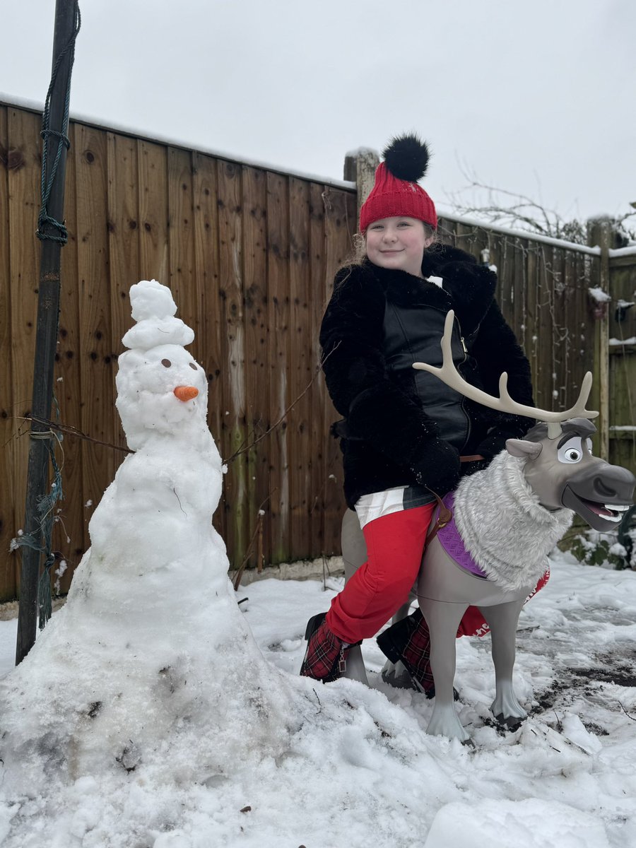 ditchy1977's tweet photo. #liverpoolsnow #snow Ava’s first #SnowMan https://t.co/4x1h2LLshQ