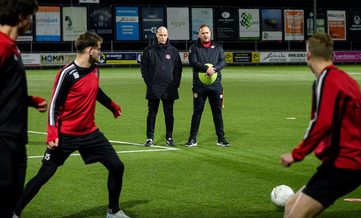 oranjefussball's tweet photo. Was macht eigentlich Klaas #Wels? Das Urgestein von TOP Oss übernimmt das Traineramt beim Derde Divisie-Klub #SteDoCo interimsweise bis zum Saisonende. SteDoCo hatte sich von Gert Jan Karsten getrennt und Dennis de Nooijer (VV Goes) wird im Sommer 2025 dort das Amt übernehmen. https://t.co/k3WsARc9F8