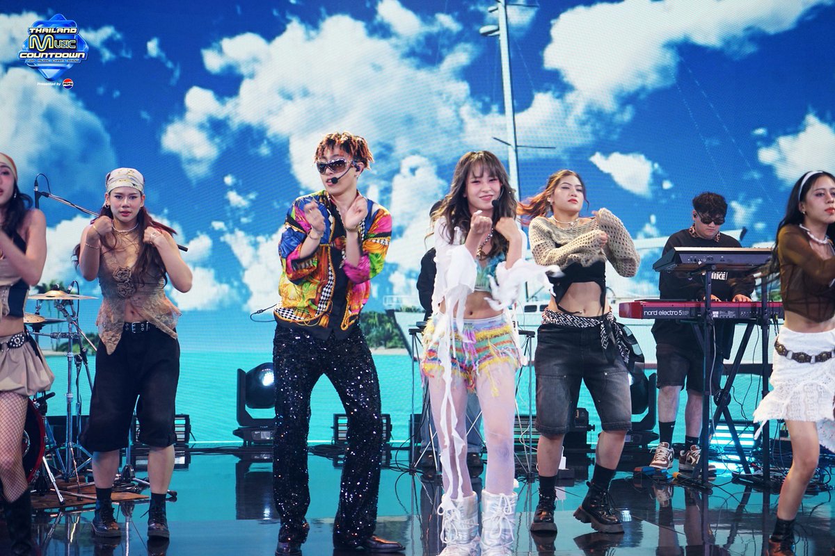 TMCcountdown's tweet photo. 💫 Special Stage Show
🎤 ลอยทะเล - CDGuntee ft.NARA THEPNUPA, GUYGEEGEE
🎤 บุษบา - CDGuntee ft.SIRPOPPA
📷📂 : https://t.co/MMYz47Cja9
📺 ติดตามชม #ThailandMusicCountdown ได้ทุกวันอาทิตย์ เวลา 17.30 น. ทางช่อง 3HD
#TMCxCDGUNTEE
#CDGUNTEE #narathepnupa #guygeegee #SIRPOPPA
#TMCCountdownpresentedbyPEPSI
#TMCCountdown
#TrueCJCreations #Ch3Thailand