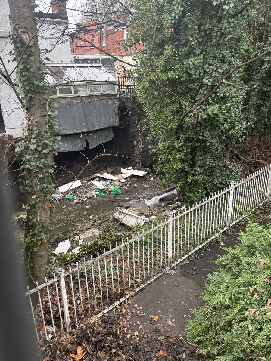 mikeshapellen's tweet image. . @kodonnellLK @DubCityCouncil @Paschald @opwireland The Camac River wall has collapsed in Inchicore and caused catastrophic damage to my home. DCC and the OPW must repair the river wall before our home is washed away. Please contact me urgently.