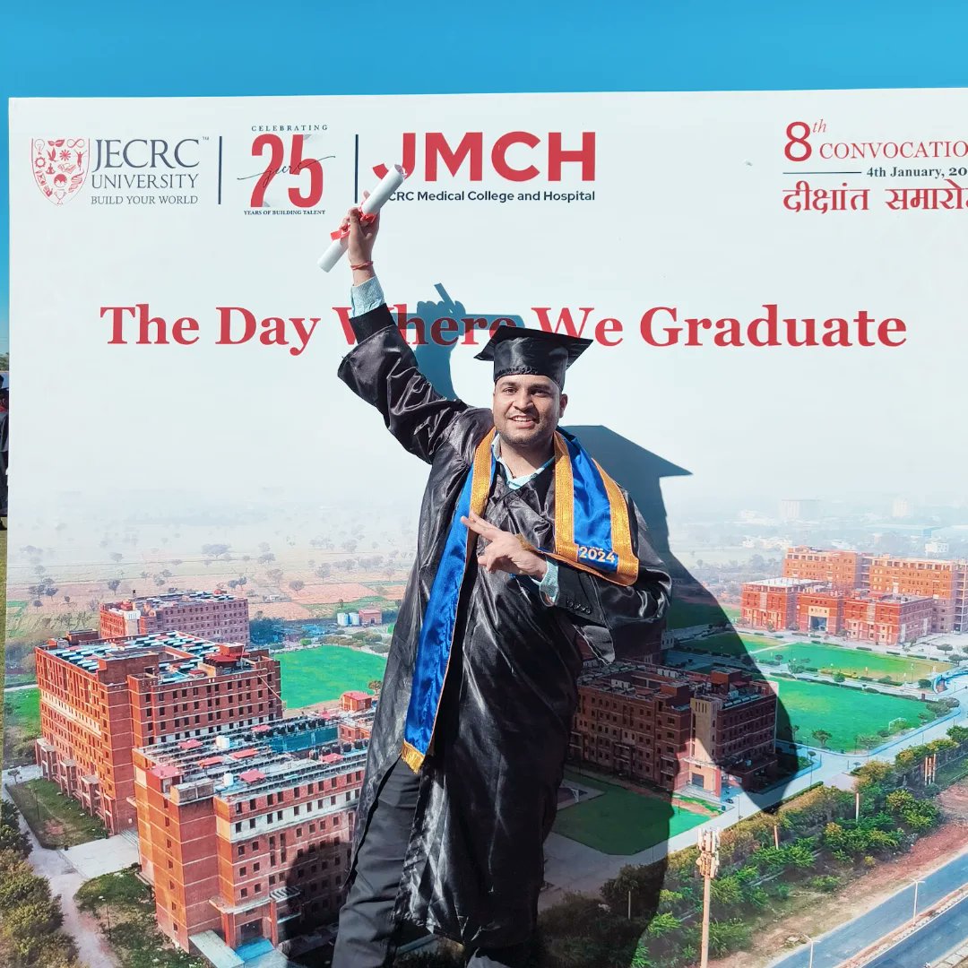 prathakpr_'s tweet photo. 🎓 Grateful for the support, memories, and lessons during my academic journey. Proud to receive my Bachelor's in #tech  #cse  degree from Shree @inderojeet  former IAS &amp; MD of Rajasthan Industrial Development.
🚀Ready for the next chapter! 🌟 #graduation #graduationceremony https://t.co/yqYuV1BDuT