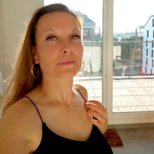 Adoptelibertine's tweet photo. 💬 En pleine transition personnelle,
je recherche des moments agréables, sans engagement.
Discrète de nature, j’apprécie la délicatesse mais je suis exigeante :
Alors rien ne sert de forcer les choses, tout doit venir naturellement… 💋

💌  Contact  👉 https://t.co/3qt8j3vb5p https://t.co/5tci7dkIm5