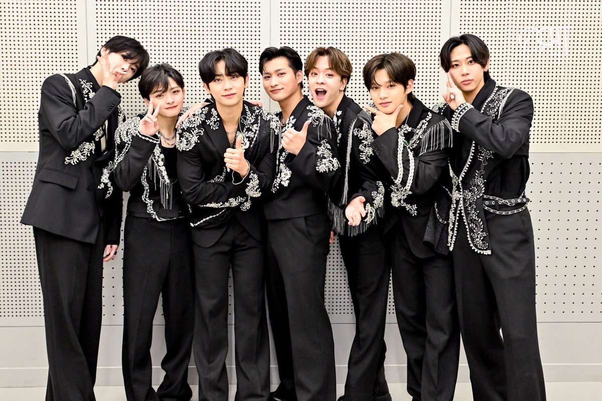 orbit5_ofcl's tweet photo. ORβIT SECOND LIVE LINK 東京最終日、全7公演無事終了しました！ありがとうございました！
2025年はEαRTHの皆さんとさらにLINKできる1年にしたいです。
今年もニョロしく🐍お願いいたします！

#ORβIT 
#EαRTH 
#ORβIT_LINK https://t.co/48Ki0N1XvF