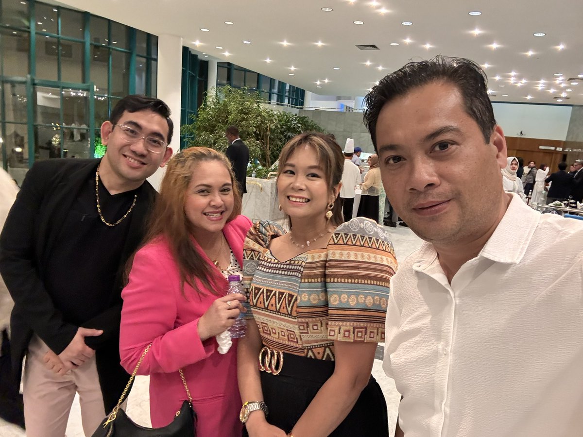 dee_sign28's tweet image. صور سابقة لاحتفالية استقلالية الجمهورية الفلبينية. #dailydee