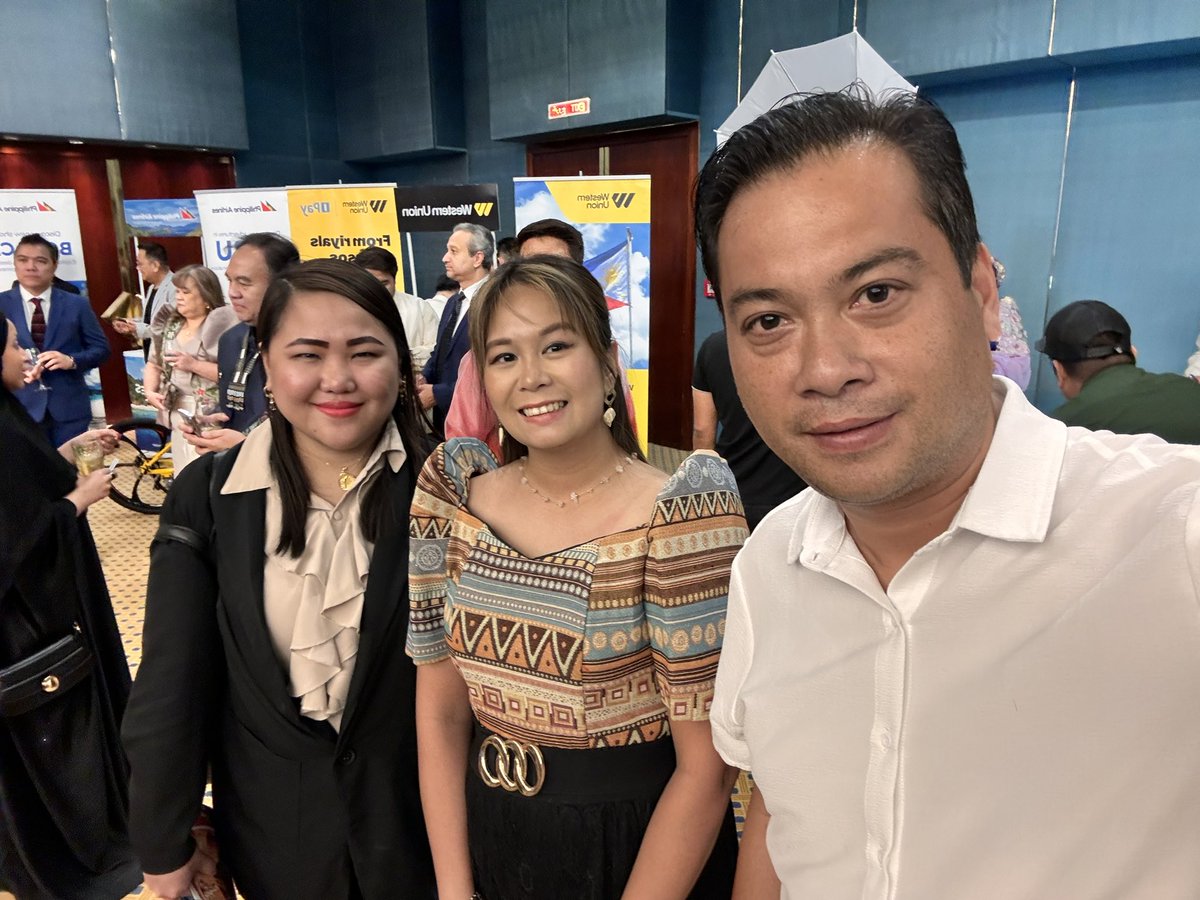 dee_sign28's tweet image. صور سابقة لاحتفالية استقلالية الجمهورية الفلبينية. #dailydee