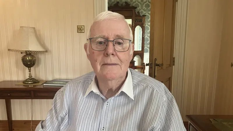 The naming of Eugene Reavey in the HOC by Ian Paisley implicating him in the horrific KingsMills massacre must go down as one of the greatest abuse of privileges witnessed in that bastion of deceit. Prayers with the ODowd, the Reavey and kingsmills families at this time.