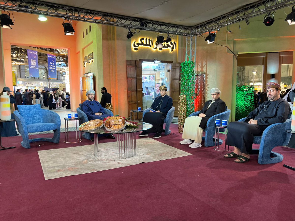 khamis7777's tweet photo. فخور جداً بجميع زملائي في @OmanSportsTV بمختلف مهامهم وأدوارهم على العمل المهني المميز الذي قدموه في تغطية أحداث بطولة #خليجي_26 من خلال البرامج اليومية والتغطيات المباشرة على مدار الساعة والجهد الكبير الذي بذله الجميع من أجل أن تظهر الصورة بالشكل الجميل الذي أشاد به الآخرون ..
شكراً لكم جميعاً 🌹