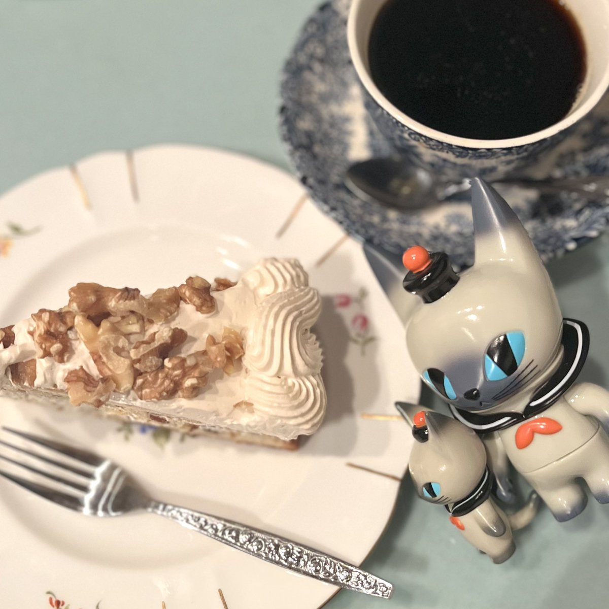 sei2graphics's tweet photo. 今日は妻と久しぶりに中野をブラブラして、それから予約をしていた西荻窪の『喫茶閃光』さんにお邪魔してきました🎂☕️✨日替わりの珈琲と胡桃のケーキとホットコーヒーを注文しました。美味しかった〜😋
#喫茶閃光
#MUCKEY #マレ https://t.co/iemKvacQlC