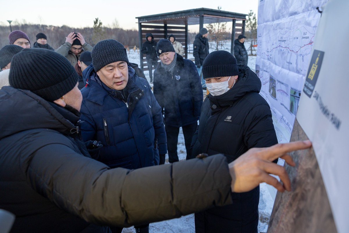 Ерөнхий сайд Л.Оюун-Эрдэнэ, Монгол Улсын Тэргүүн шадар сайд бөгөөд Эдийн засаг, хөгжлийн сайд Л.Гантөмөр, Зам, тээврийн сайд Б.Дэлгэрсайхан, Нийслэлийн Засаг дарга бөгөөд Улаанбаатар хотын Захирагч Х.Нямбаатар нарын хамт Туулын хурдны замын трассын гүүрэн тунель огтлолцох цэгт
