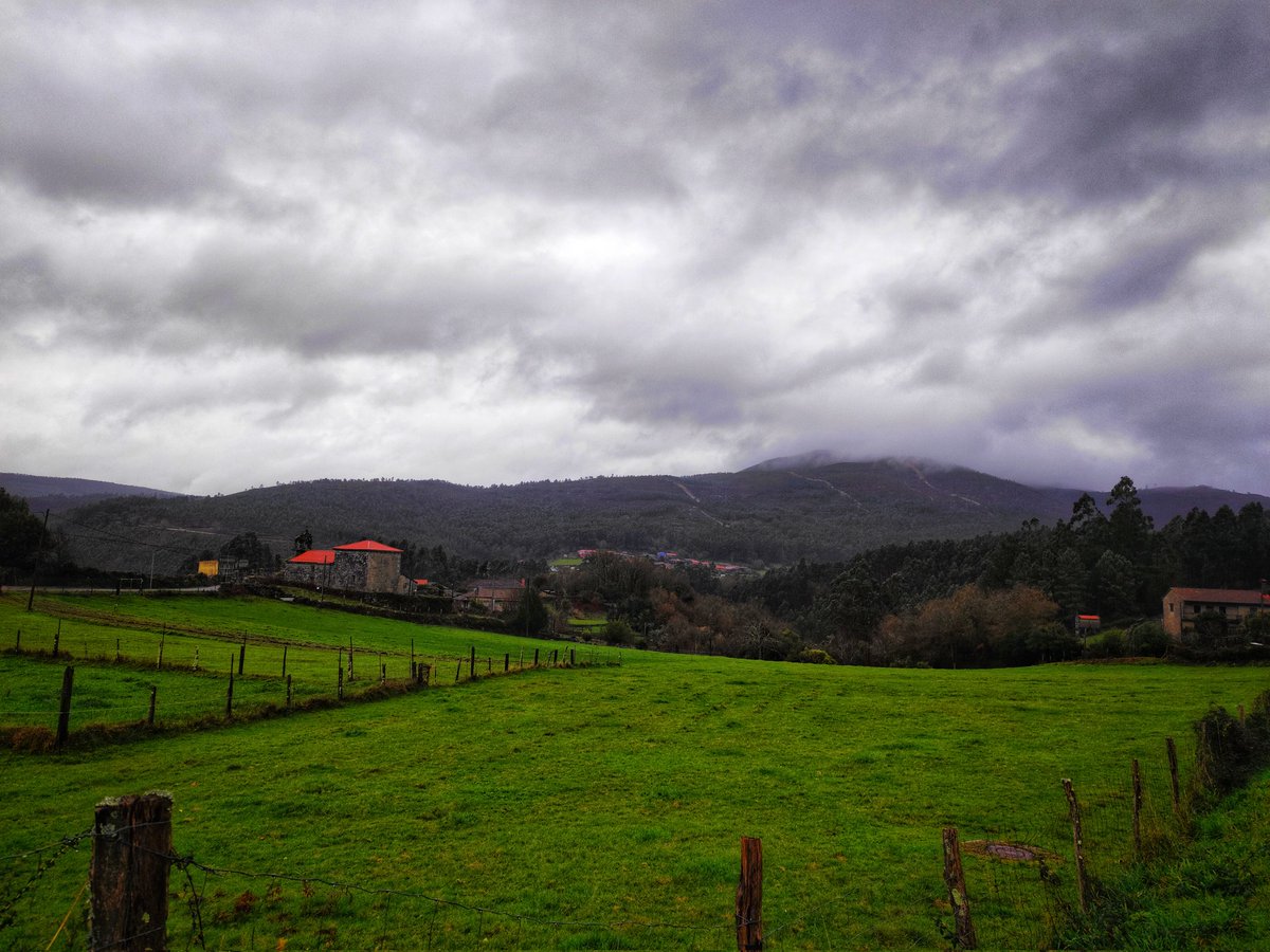 Chegou a chuvia ao paraíso

Campo Lameiro 💚🌧️🏡🥰