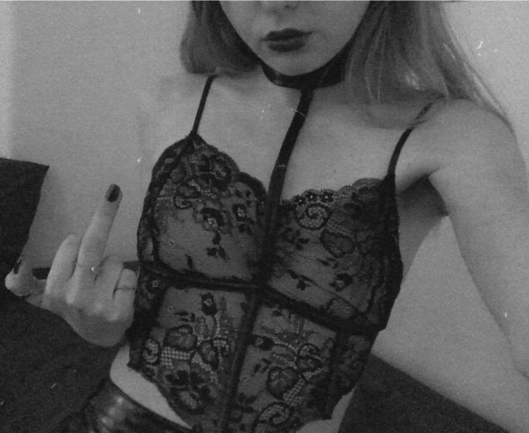 demoniaqueadele's tweet image. Bonjour findom ✨

Je suis dispo pour slowdrain, roue, humiliation, dressage, domination en tout genre. 

Viens assouvir mes fantasmes. 

🍷 femdom findom cashsub soumis moneyslave paypig footfetish atm larbin🍷

@Brun0Parent @Shaynez_Soumise @RtSlavv @rt_feet @rt_dom54