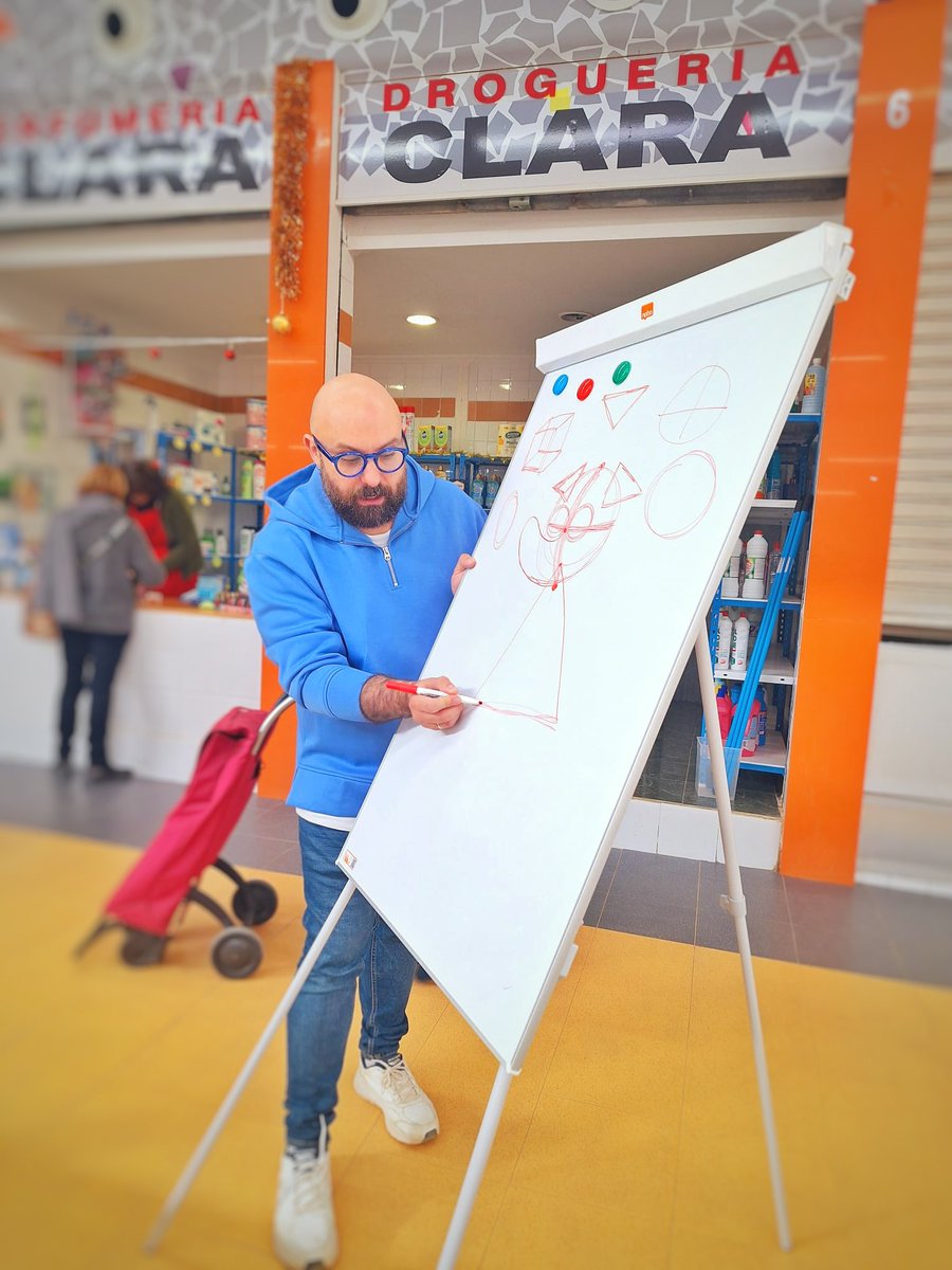 javialfonsomos's tweet photo. Una maravilla volver a abrazar y acompañar a la familia de @SomnisPaper en una divertidísima mañana dibujando ratas calvas, creando manualidades dinosáuricas y firmando ejemplares de #Nosferrata, #Corsaurios, #Catbeth y #PerroVerde en el Mercat Municipal de Benetússer. https://t.co/ni9SYn7J3W