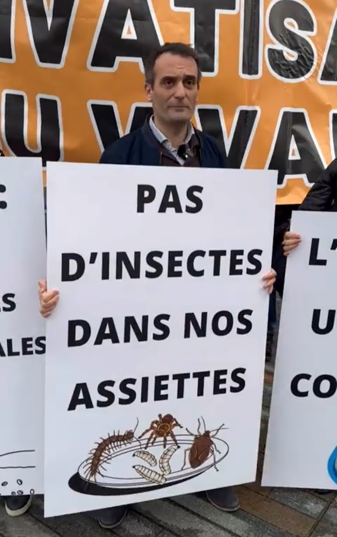 ComploploWatch's tweet photo. @f_philippot En fait, les gueux, clampins #patrichiottes et autres platistes, il faut que vous compreniez : c'est comme votre #LiderMinimo #Philippot qui pleure et fait des manifestations intergalactiques (de masse !!!) au sujet de choses vraiment importantes... 🤣🤣🤣 https://t.co/nNyfrBGcXX
