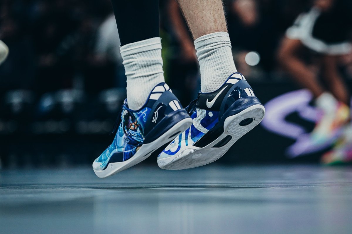 KSarmagedon's tweet photo. Balsa Koprivica je #teamsubzero! #customshoes #subzero #umetnost #oslikavanjepatika #karikaturesarmagedon https://t.co/JWe7DwbA9a