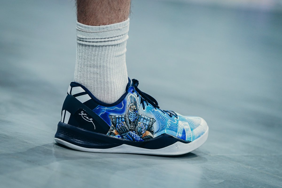KSarmagedon's tweet photo. Balsa Koprivica je #teamsubzero! #customshoes #subzero #umetnost #oslikavanjepatika #karikaturesarmagedon https://t.co/JWe7DwbA9a