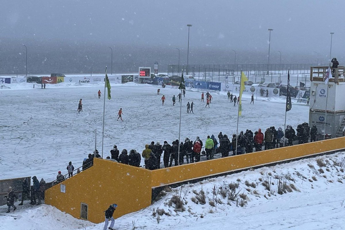 footy_nordic's tweet photo. 🇮🇸 This was the final Icelandic Relegation Group between Vestri v Fylkir, played in October.

Not sure why but feel relevant today. #Snow https://t.co/j5yuzGAgWj