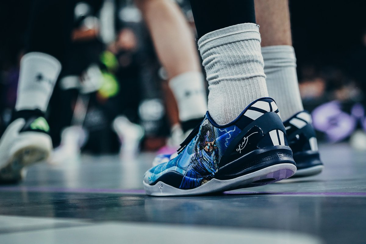 KSarmagedon's tweet photo. Balsa Koprivica je #teamsubzero! #customshoes #subzero #umetnost #oslikavanjepatika #karikaturesarmagedon https://t.co/JWe7DwbA9a