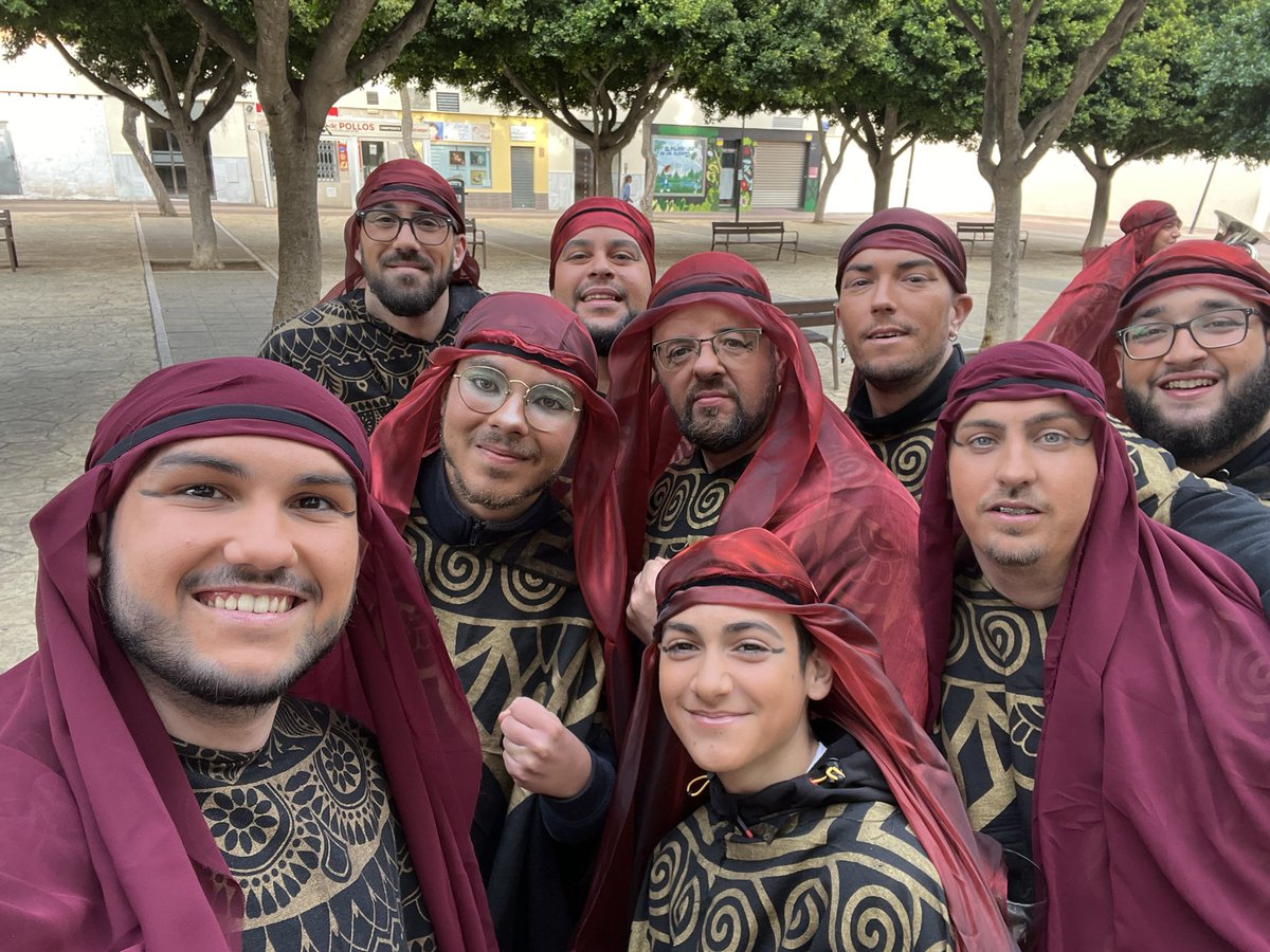 medicenlara_'s tweet photo. No me he puesto un eyeliner en mi vida hulio. 
🤴🏼🤴🏽🤴🏿 https://t.co/yYpmZJAOFn
