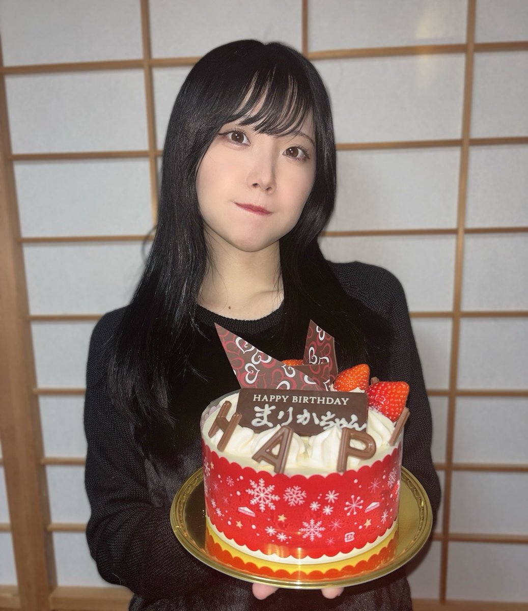 tanimarika0105's tweet photo. 誕生日を迎えることができました 🍓♡ https://t.co/eOvIwwJdKn