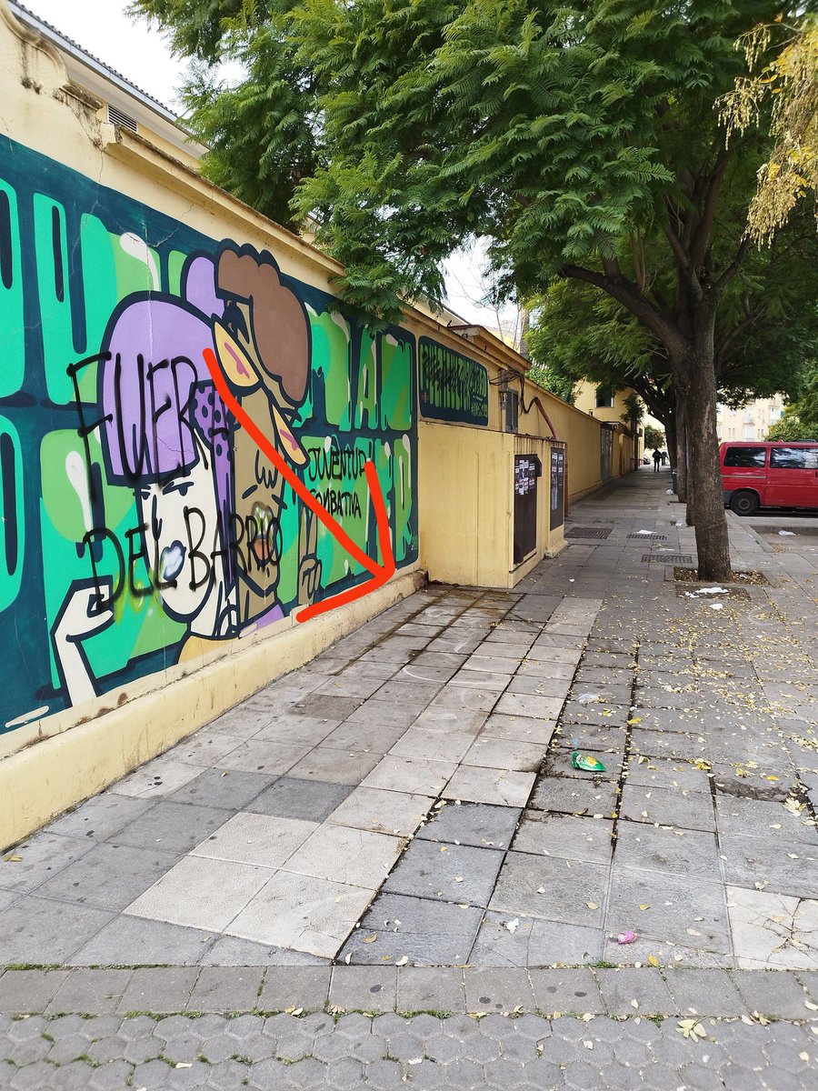 El_Primillo's tweet photo. #cuidemosSevilla #sevilla #DistritoMacarena
el tweet de los meados del barrio. Lipasam pasarse por favor a baldear ¿no?. La peste de orin ya a estas horas es insoportable. Es en Perafan de Ribera que es donde está el albergue, donde si no https://t.co/3rGp50cVIT
