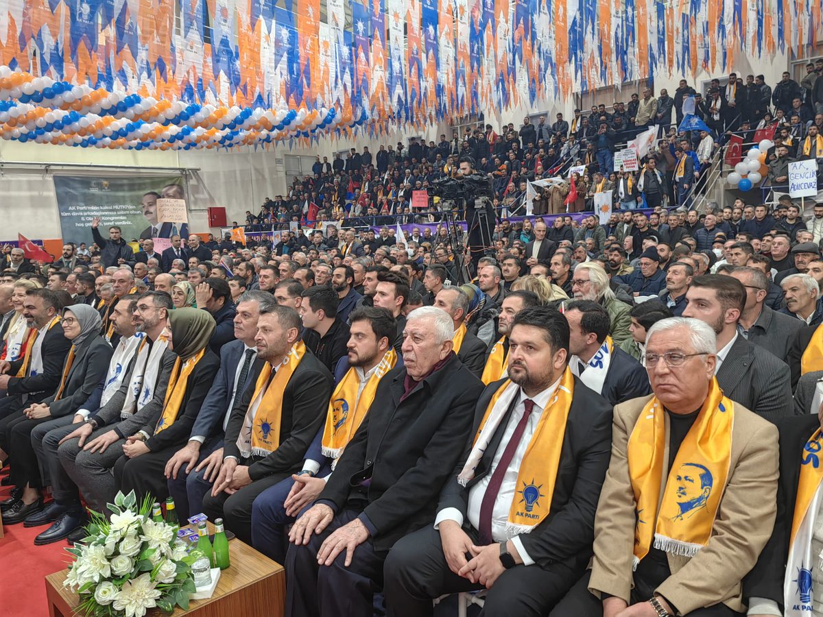 Genel Başkan Yardımcımız Sayın Belgin Uygur'un katılımlarıyla gerçekleştirdiğimiz Bitlis 8. Olağan İl Kongremiz hayırlı olsun.
Güven tazeleyen Kadir Köstekçi Başkanımıza başarılar diliyorum.