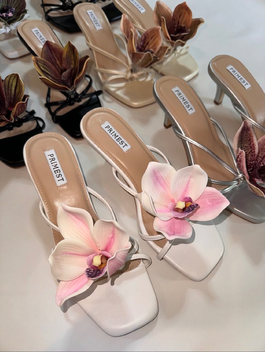 chams_girl's tweet photo. เจอละรองเท้าสำหรับสายติดแกรมแบบเราๆ แบรนด์ primest รุ่น blooming  สวยลัคชู เหมาะกับใส่ออกงาน ไปเดท หรือใส่เดินเล่นๆยังได้ และจากปสกที่ใส่ส้นสูงมา ทรงนี้เดินง่ายมากเพราะส้นไม่สูงมาก ทำให้เท้าเล็ก หน้าเท้าไม่บาน ขาเรียวยาว ซื้อค่ะ แต่สาวววร้านมี 12 สี หลายแบบมักก เลือกไม่ถูกและมีเชือกแถมให้ด้วย ราคาไม่แรง🦋
