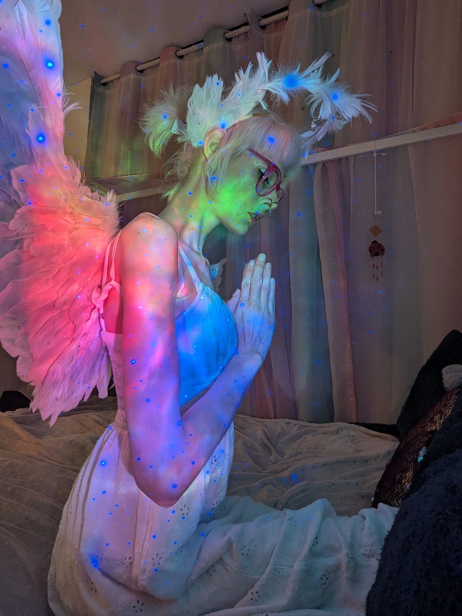 SSplosion's tweet photo. Sweet angel 🍬🪽
•☆•♡•☆•
Swipe to see 🍑👉🏻🫦😏
|•☆•♡•☆•|
#angel #makeup #galaxylight #halo #white #whitedress #petite #petitegirl #christmasangel #egirl #altgirl #girlswithpiercings #pastelemogirl #glasses #girlswithglasses #ethereal #septum #stockings #fishnets https://t.co/LaG4Ru62cG