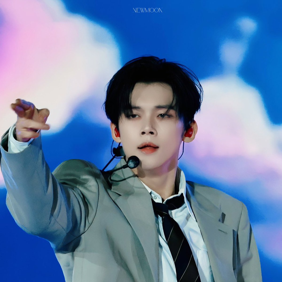 archivezzn's tweet photo. THE EYELINER WE’RE SOOOO BACK https://t.co/K7370t92il