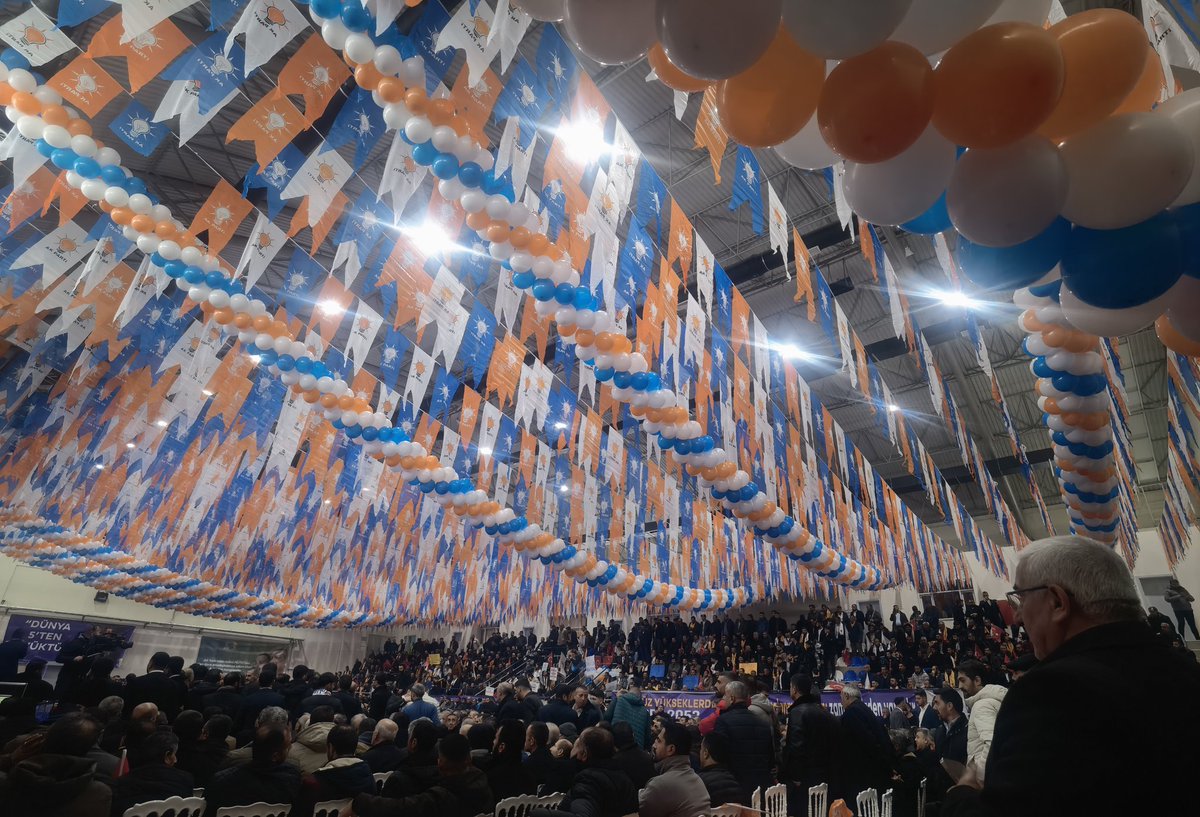 midyatarmar's tweet photo. AK Parti Bitlis 8. Olağan İl Kongremizi büyük bir coşku ve heyecanla gerçekleştirerek, Bitlisli kardeşlerimizin coşkusuna ortak olduk.

Bitlis İl Başkanımız Sayın Kadir Köstekçi ve yönetimini tebrik ediyorum. 
#AkParti https://t.co/TOG1cZyxgH