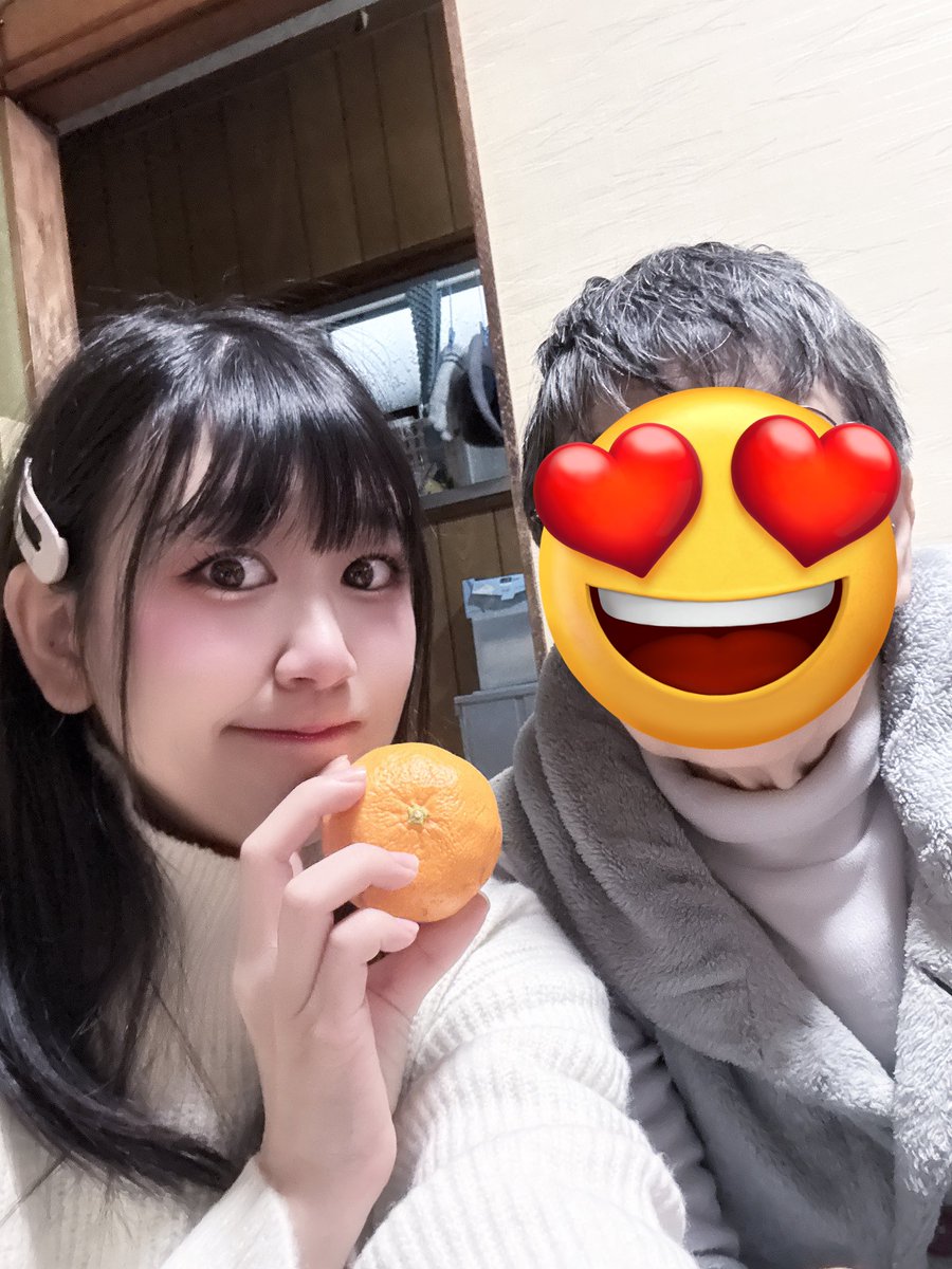 YUI__914's tweet photo. おばあちゃんにも会って充実した大阪帰省でしたが明日からもうお仕事です🥹

こんな時間なのに新幹線いっぱい人がいて、皆んなも明日から仕事かと思うと涙が出てきます🥲
でも私は楽しい現場なのでお土産持って元気に出勤します😆 https://t.co/6KyvsBnhti