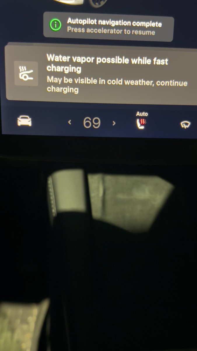 BrianSwails's tweet photo. I’ve seen so many people get out quickly when the car lets off steam this time of year. Good job adding this note 👍🏾😅 ⁦@Tesla⁩ https://t.co/bdmYZIGlhq