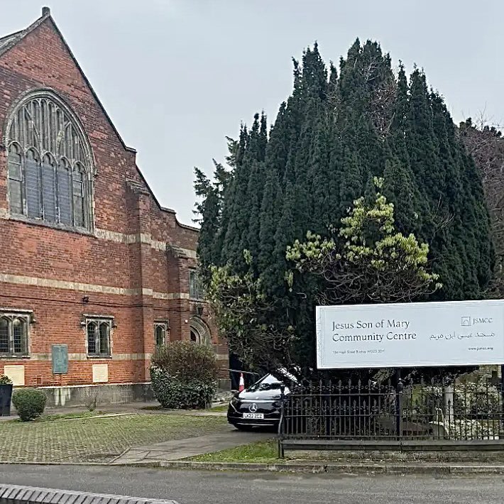 Yo we gotta take a moment and deep it

London Muslims born in the 90s are already using bricks and mortar to serve and empower their communities

Yet some of us have barely been out of school for a decade

HUGE 🚀🚀