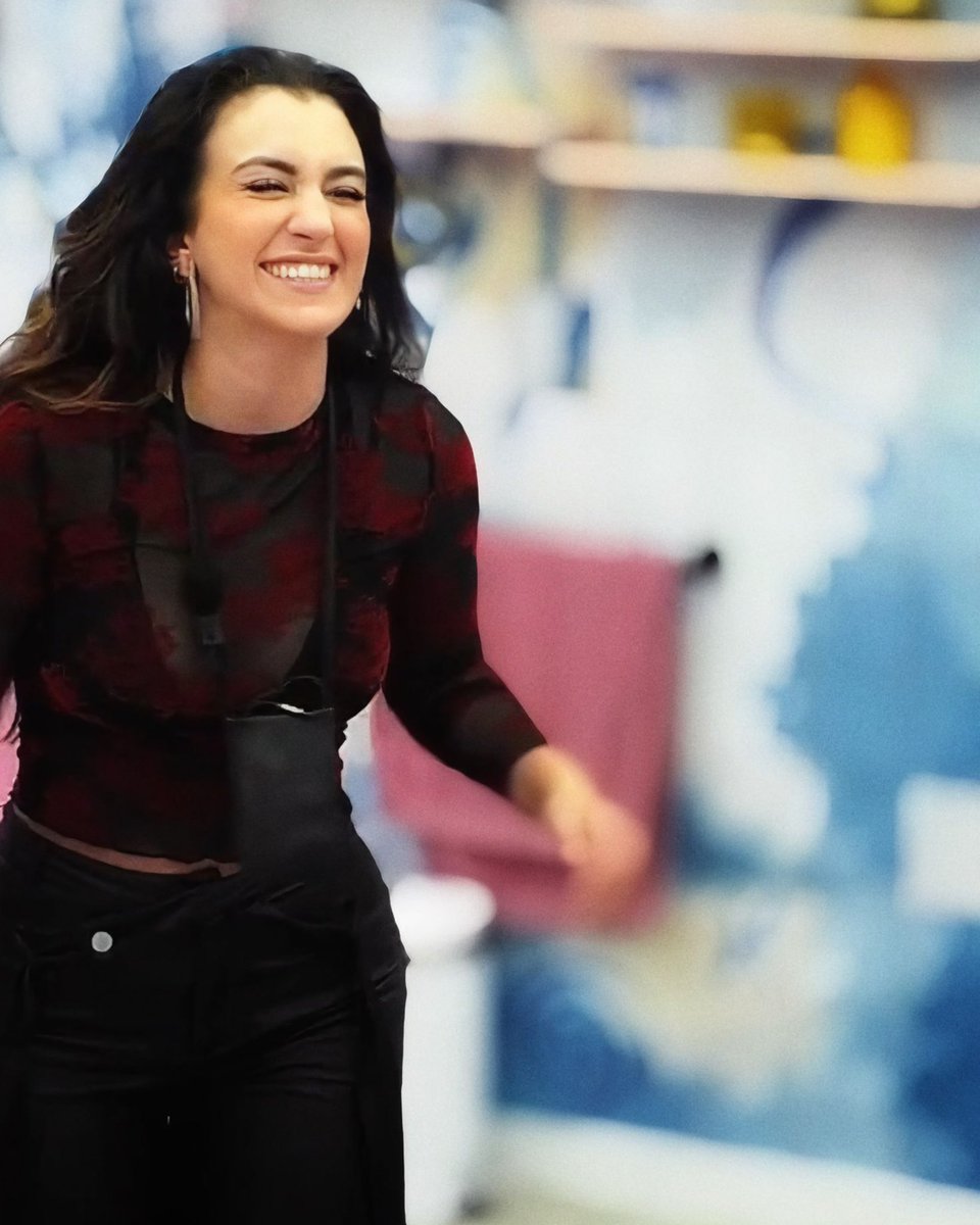 IuryTeam's tweet photo. Quem mais acorda assim ? Sempre bem disposta a nossa Iury let’s gooooo 

#sstvidf #DFTVI #SSDF #realityshow #teamiury https://t.co/AThQtCEFQE