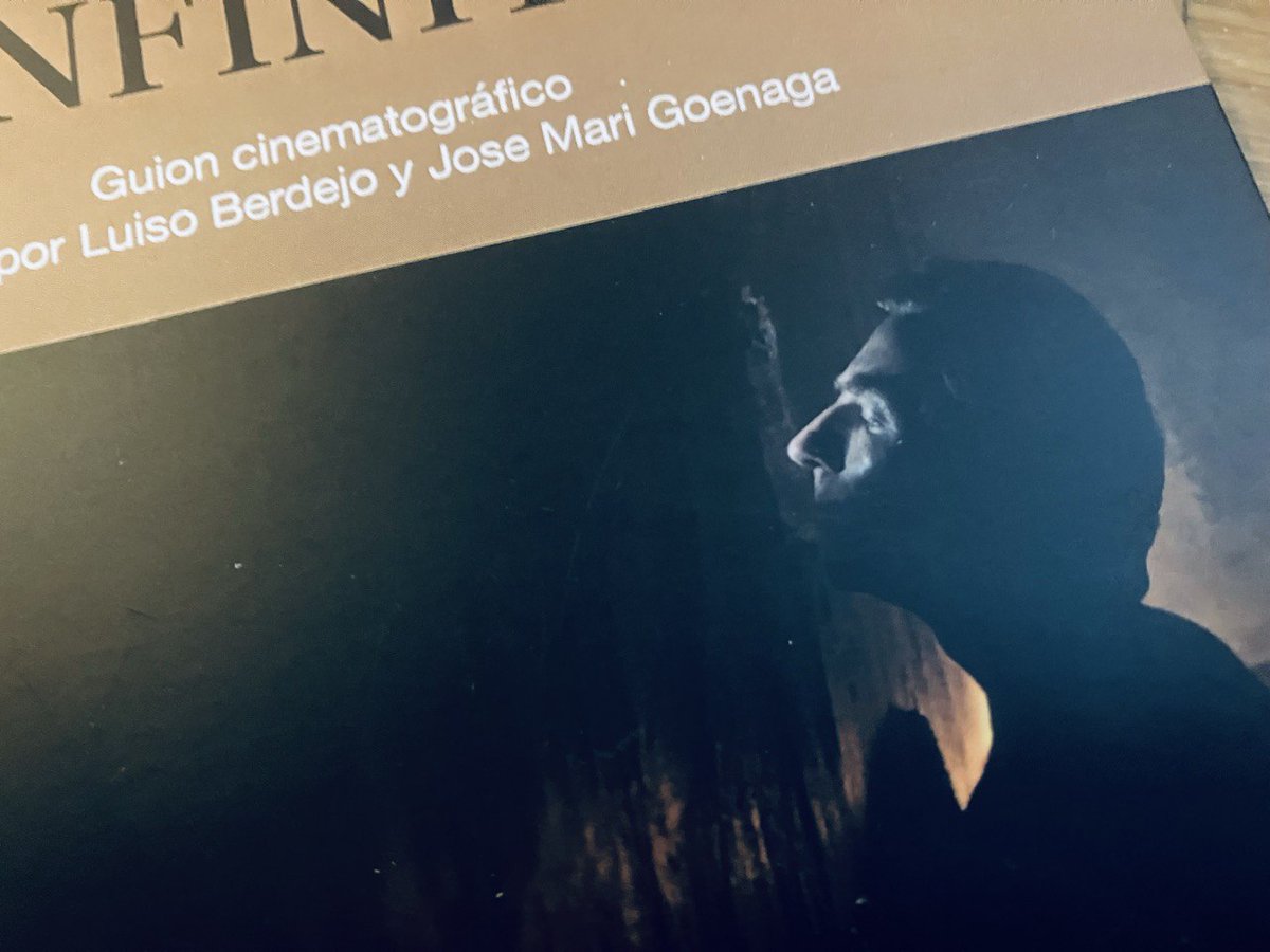 bloguionistas's tweet photo. Este sorteo es posible gracias a la cortesía de @setentateclas, editorial montada y financiada por guionistas, que todos los años publica dos guiones de películas y series españolas, con la colaboración de @OchoyMedio_ y @DAMAUTOR https://t.co/R4kC3ULmMI