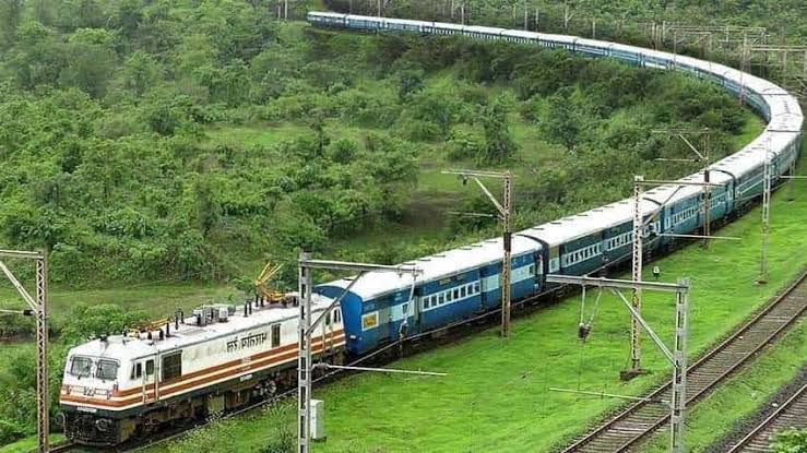 Rajeshkakrodda's tweet photo. तकनीकी क्षेत्र में बिना ITI धारक को पद देकर रेलवे 
ITI धारक युवाओं के हकों पर कुठाराघात कर रही है अतः यह है सहन नहीं है...
#Iti_Qualification_In_GroupD https://t.co/tXmcc3Bnfx